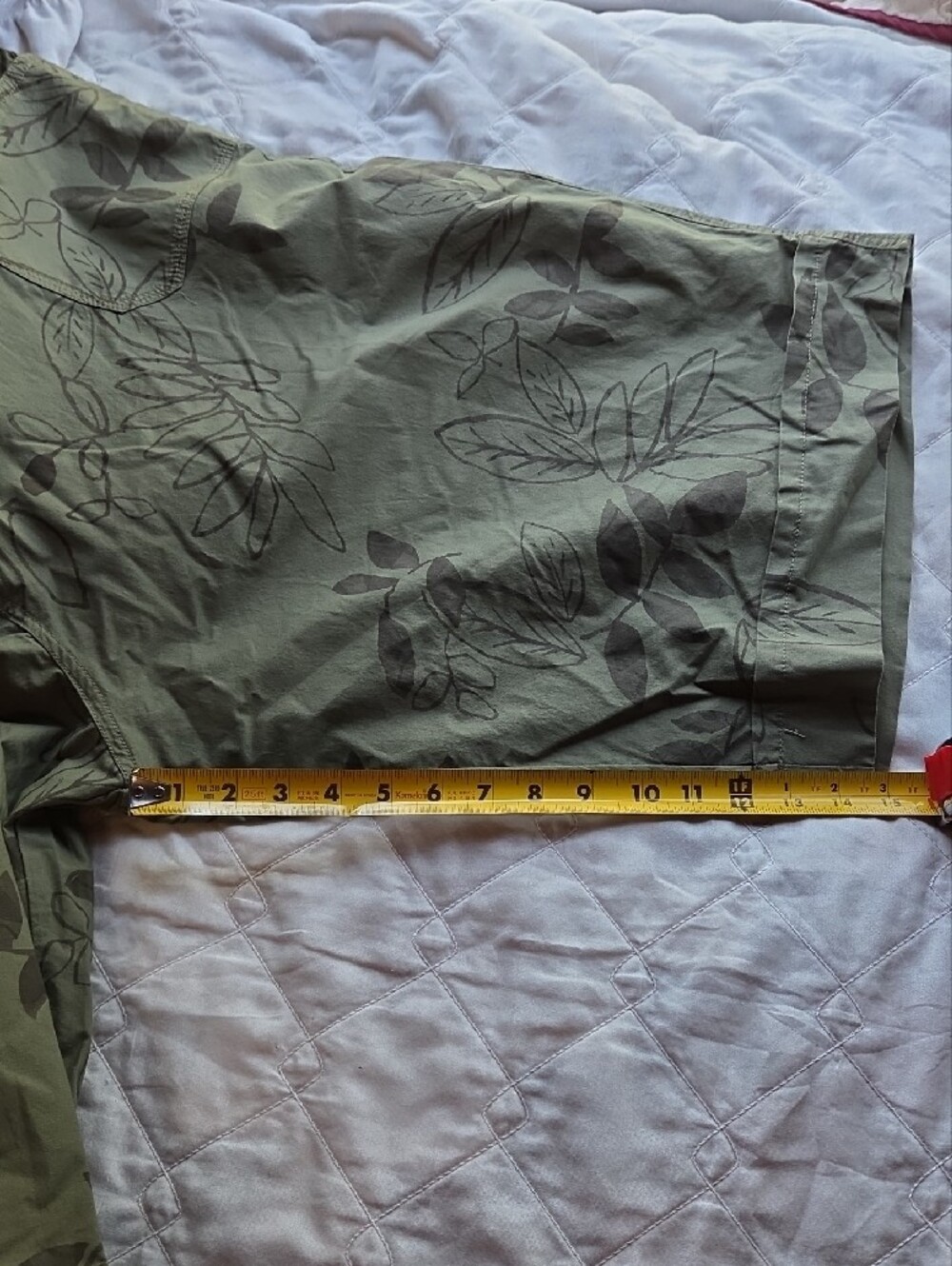 Venezia Olive Green Leaf-Print Bermuda Shorts Sz 28 - Picture 5 of 6
